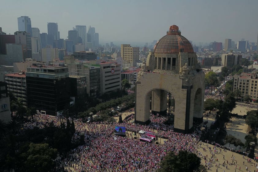 En CDMX, realizan 'Marcha por la Democracia' en defensa del INE