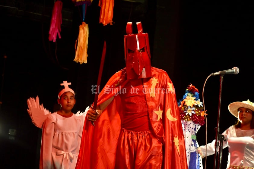 Cardencheros de Sapioriz presentan su pastorela en la Muestra Nacional de Teatro