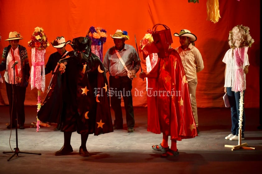 Cardencheros de Sapioriz presentan su pastorela en la Muestra Nacional de Teatro