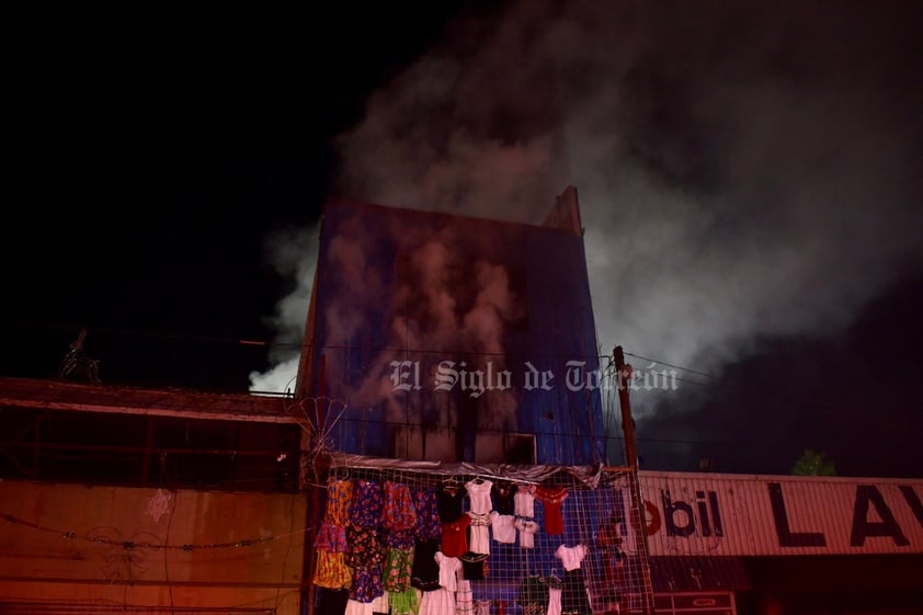 Se incendia local de ropa en Torreón