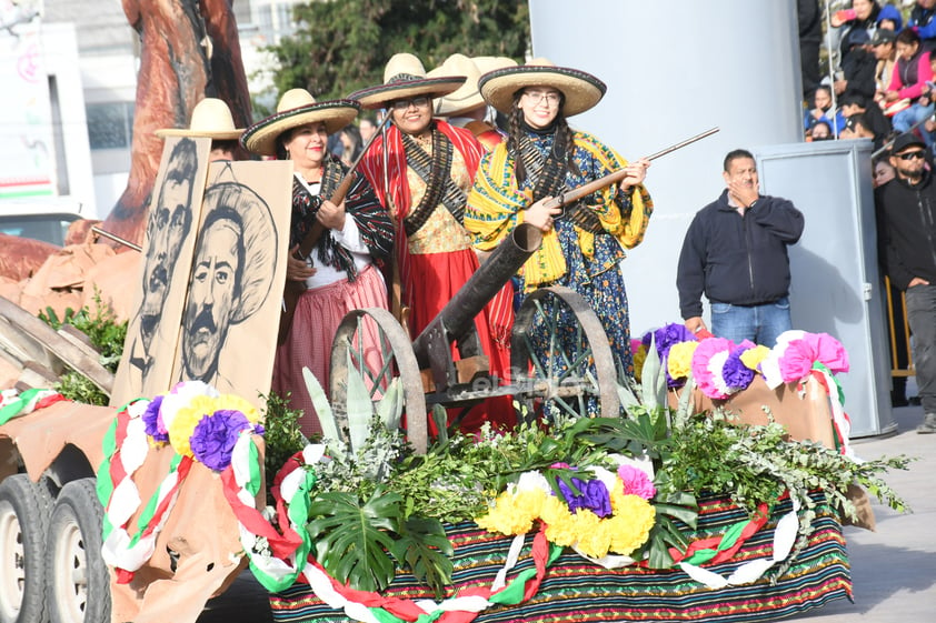 Con poca afluencia se desarrolla desfile de la Revolución en Torreón