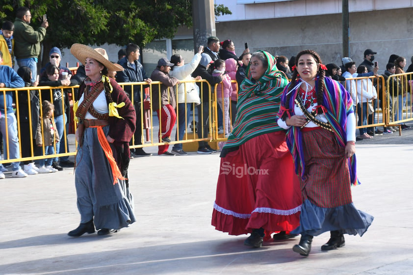 Con poca afluencia se desarrolla desfile de la Revolución en Torreón