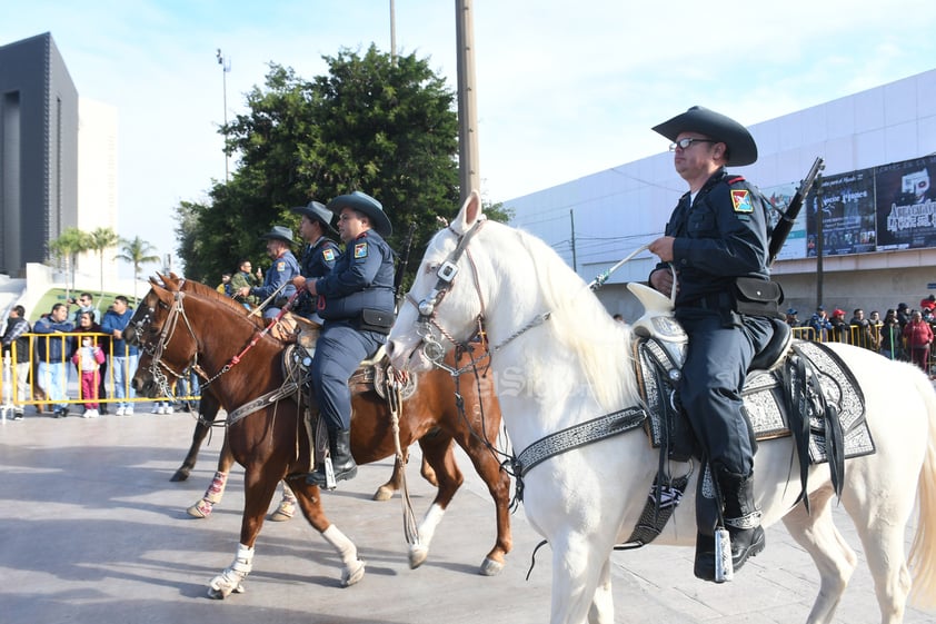 Con poca afluencia se desarrolla desfile de la Revolución en Torreón