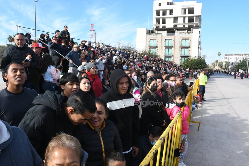 Con poca afluencia se desarrolla desfile de la Revolución en Torreón