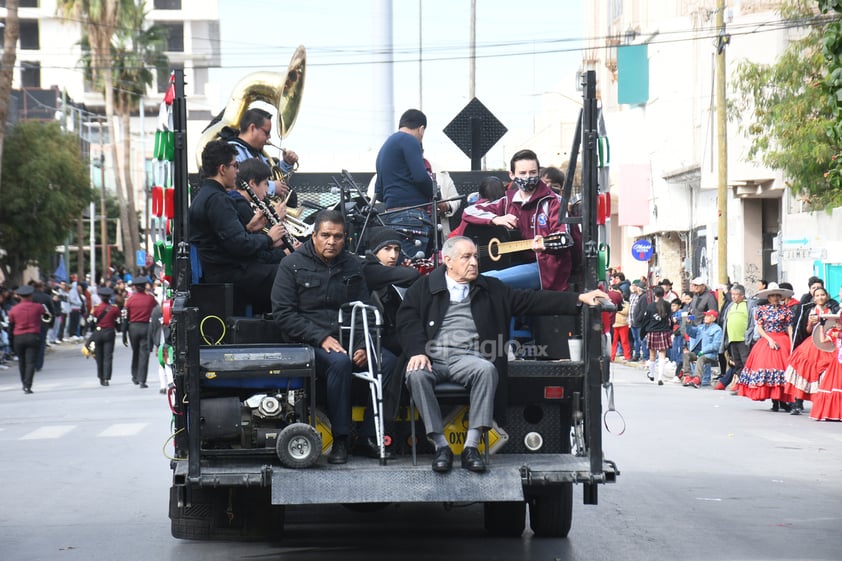 Con poca afluencia se desarrolla desfile de la Revolución en Torreón