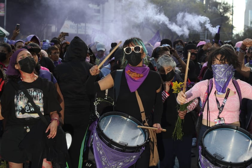 Cientos marchan en México por día contra Violencia de Género