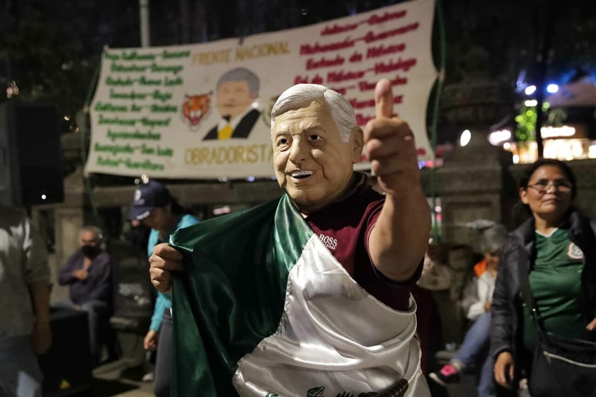 Desde CDMX, López Obrador encabeza marcha por cuatro años de gobierno