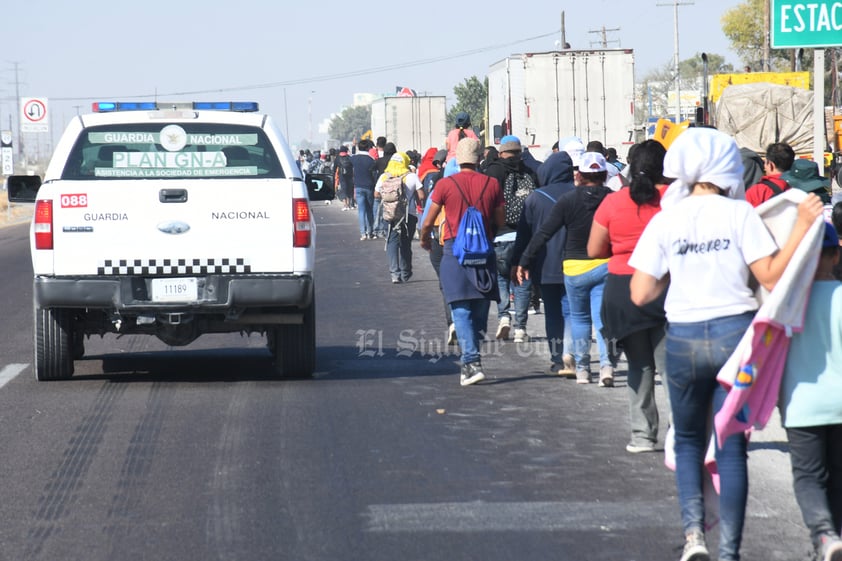 Cientos de migrantes logran escapar tras días de encierro en Gómez Palacio