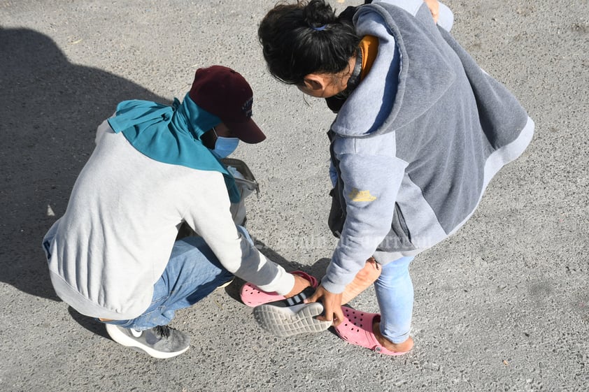 Cientos de migrantes logran escapar tras días de encierro en Gómez Palacio