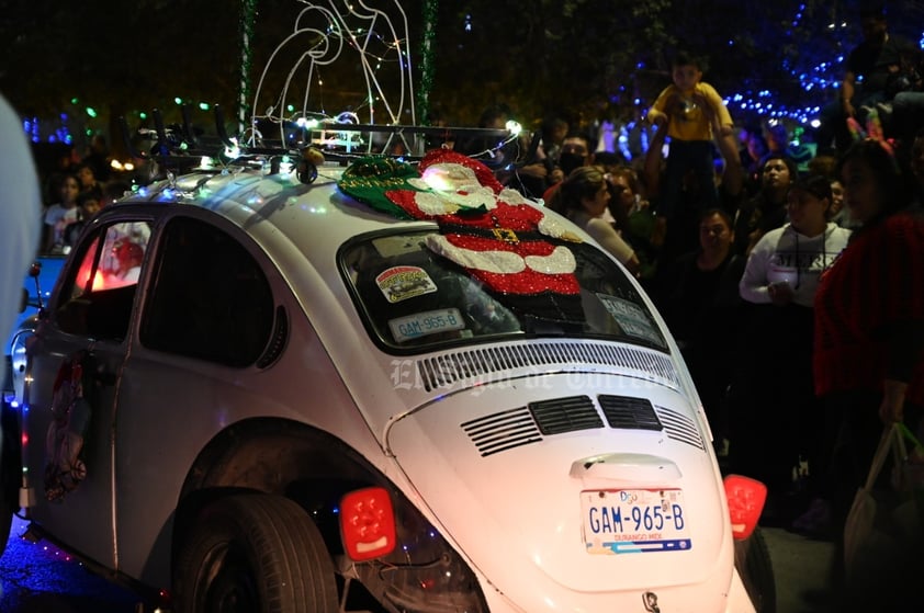 Desfile Navideño alegra las calles de La Laguna