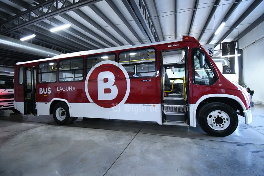 Ya fue rotulada con los logotipos del Sistema de Transporte Metropolitano.