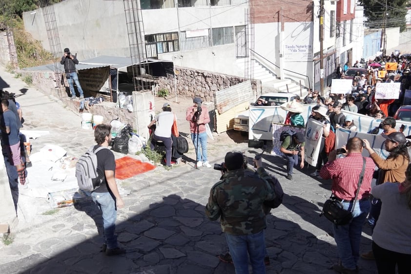 Marchan tras asesinato de los activistas Francisco Zapata y Raúl Sánchez en Zacatecas