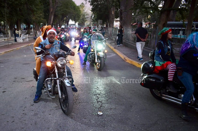 Motociclistas recorren las tres ciudades en primera rodada navideña