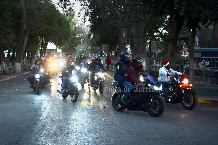 Motociclistas recorren las tres ciudades en primera rodada navideña