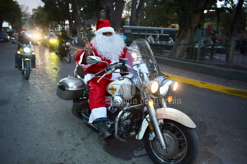 Motociclistas recorren las tres ciudades en primera rodada navideña