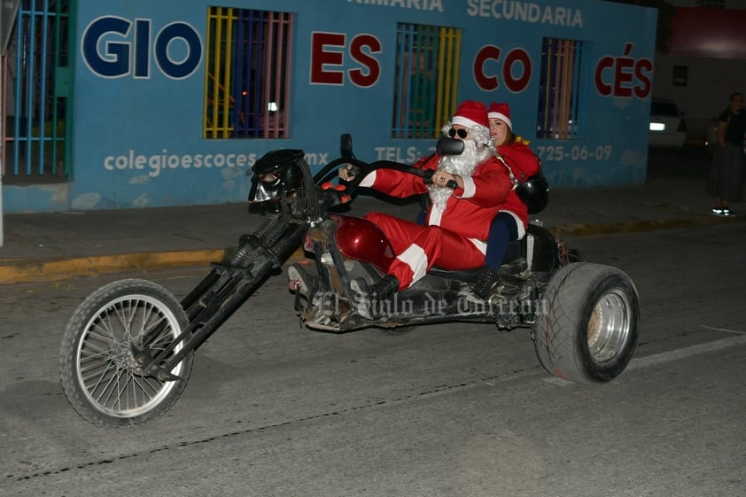 Motociclistas recorren las tres ciudades en primera rodada navideña