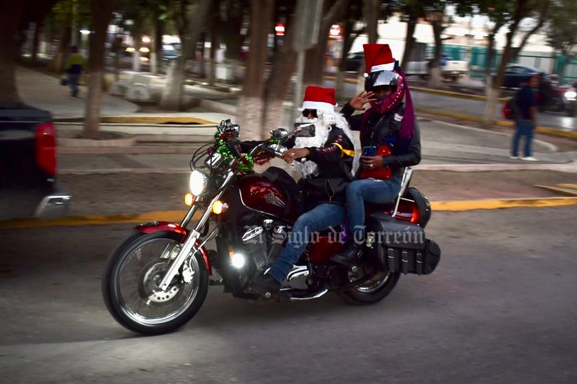 Motociclistas recorren las tres ciudades en primera rodada navideña