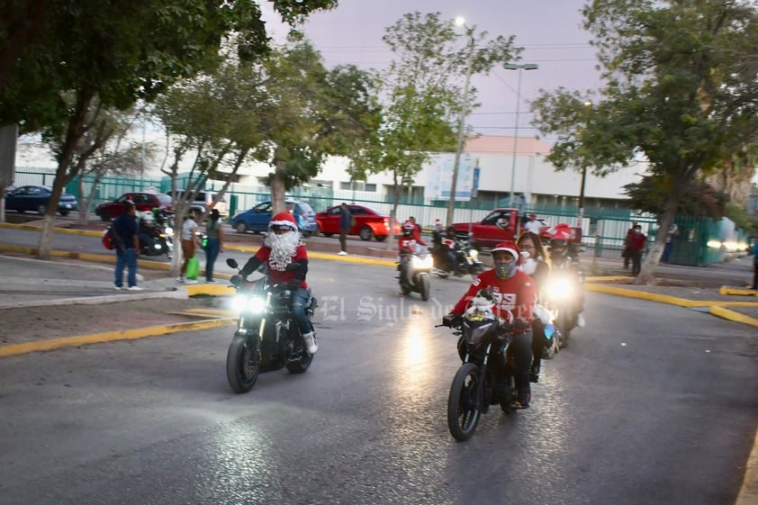 Motociclistas recorren las tres ciudades en primera rodada navideña