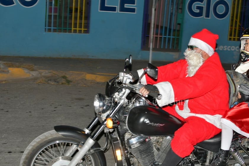 Motociclistas recorren las tres ciudades en primera rodada navideña