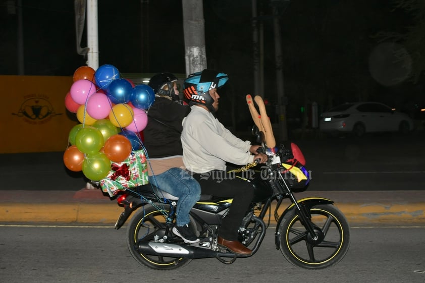 Motociclistas recorren las tres ciudades en primera rodada navideña