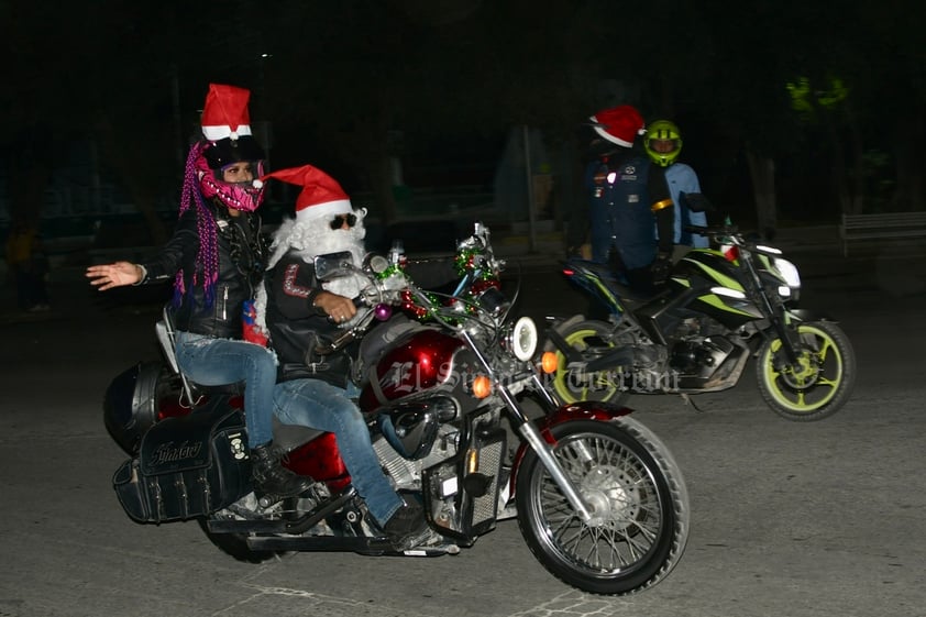 Motociclistas recorren las tres ciudades en primera rodada navideña