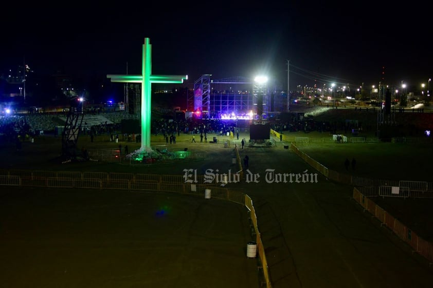 Desorganización marca concierto de Julión Álvarez en vado del Río Nazas