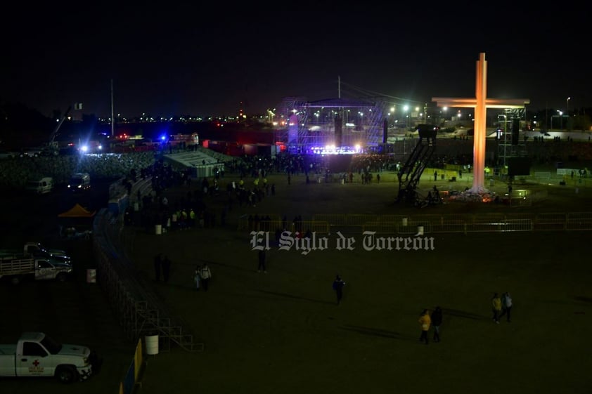 Desorganización marca concierto de Julión Álvarez en vado del Río Nazas