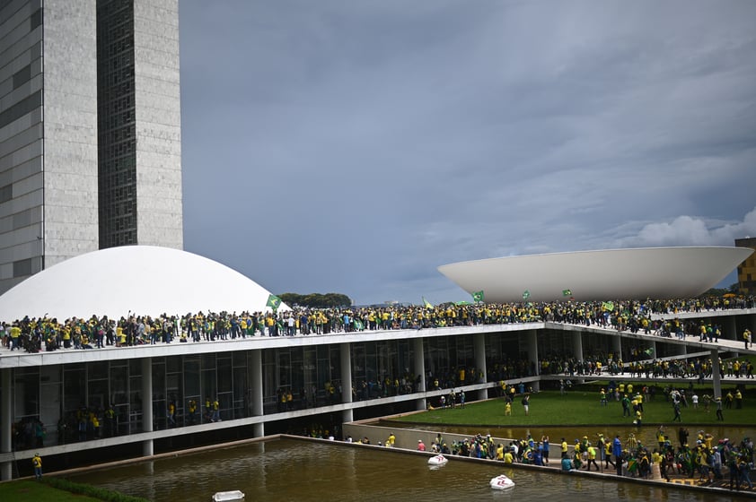 Bolsonaristas invaden sedes de Poderes en Brasil en contra de Lula da Silva