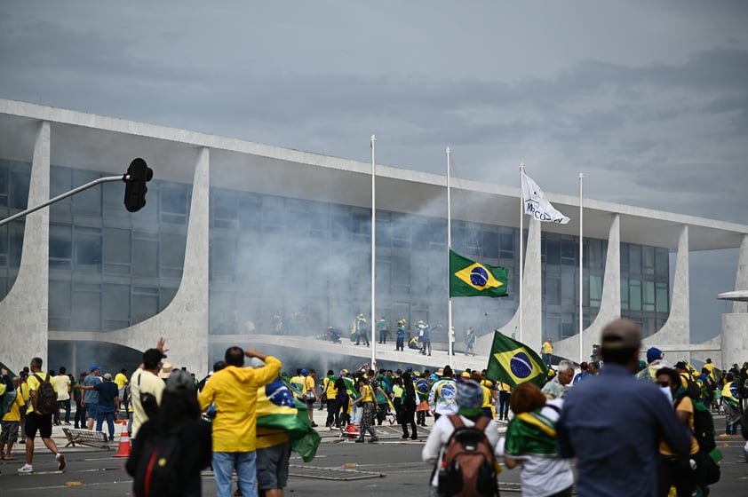 Bolsonaristas invaden sedes de Poderes en Brasil en contra de Lula da Silva