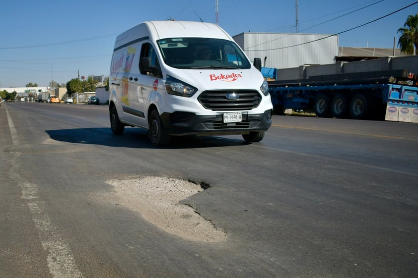 Con tierra. Varios de los baches de esta área han sido tapados de forma periódica incluso con tierra luego de las lluvias de septiembre y octubre pasados.