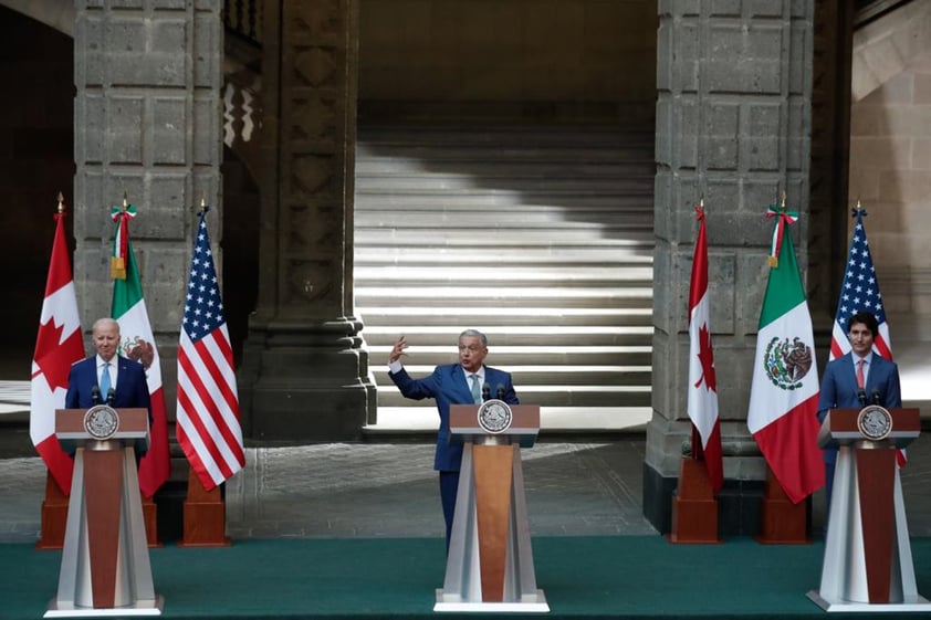 EUM20230110POL13.JPG 
CIUDAD DE MÉXICO. Politics/Política-México-EU-Canadá.- 10 de enero de 2023. Andrés Manuel López Obrador, presidente de México; Joe Biden, presidente de Estados Unidos, y Justin Trudeau, primer ministro de Canadá, ofrecieron un mensaje a medios como parte de la X Cumbre de Líderes de América del Norte. Foto: Agencia EL UNIVERSAL/Diego Simón Sánchez/EELG