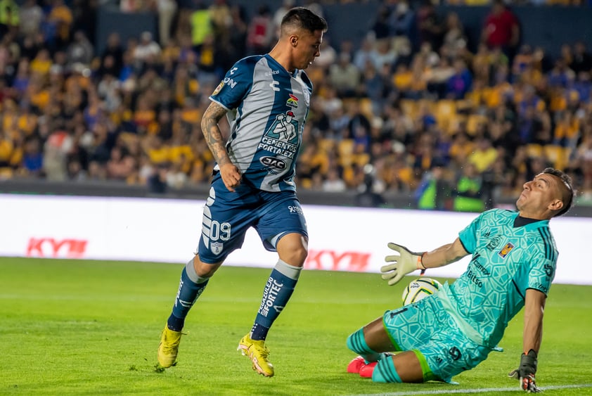 Tigres golea al campeón Pachuca