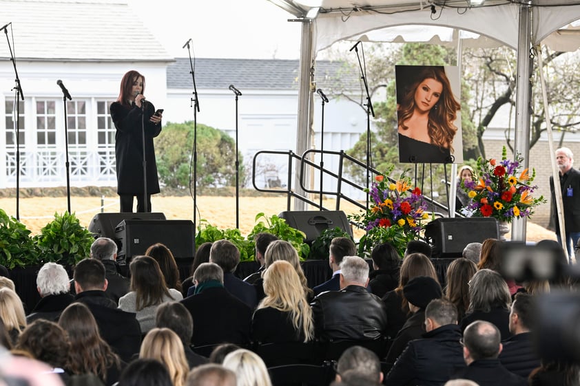 Cientos acuden a funeral de Lisa Marie Presley en Tennessee