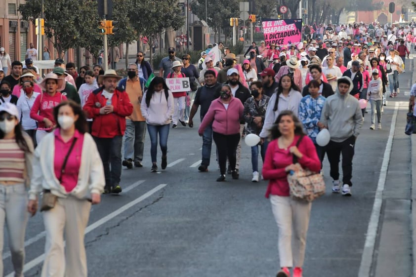 Marchan en defensa del INE en Ciudad de México