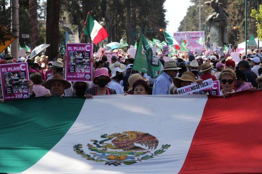 Marchan en defensa del INE en Ciudad de México