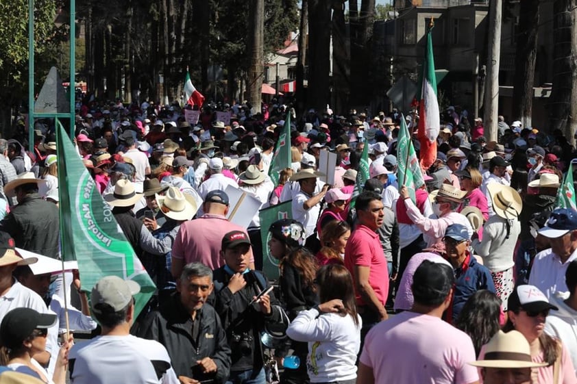 Marchan en defensa del INE en Ciudad de México