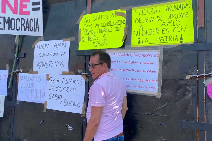 Marchan en defensa del INE en Ciudad de México