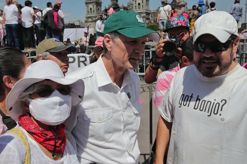 Marchan en defensa del INE en Ciudad de México