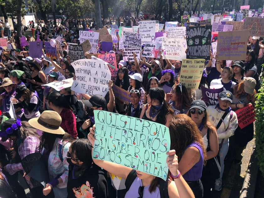 EUM20230308SOC06.JPG 
CIUDAD DE MÉXICO. Protest/Protesta-8M.- 8 de marzo de 2023. Aspectos del contingente que sale de la Estela de Luz como parte de la marcha por el Día Internacional de la Mujer. Foto: Agencia EL UNIVERSAL/Diego Simón Sánchez/EELG