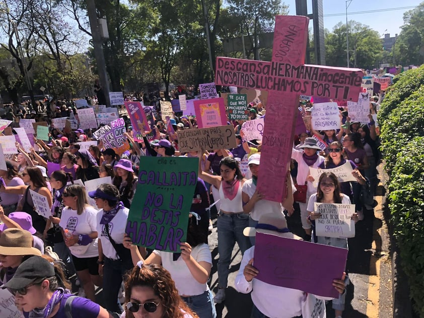 EUM20230308SOC07.JPG 
CIUDAD DE MÉXICO. Protest/Protesta-8M.- 8 de marzo de 2023. Aspectos del contingente que sale de la Estela de Luz como parte de la marcha por el Día Internacional de la Mujer. Foto: Agencia EL UNIVERSAL/Diego Simón Sánchez/EELG