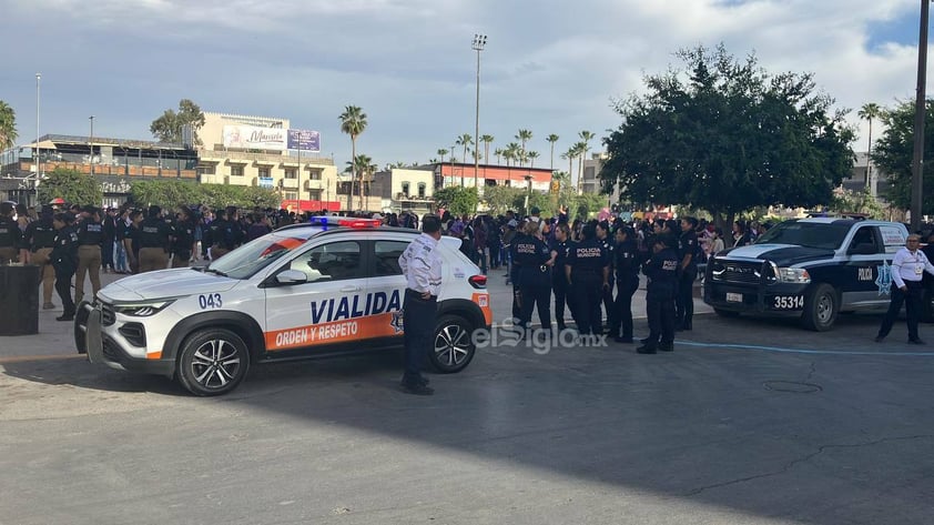 Cientos de mujeres se concentran en la Plaza Mayor de Torreón