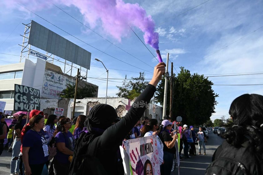 Cientos de mujeres se concentran en la Plaza Mayor de Torreón