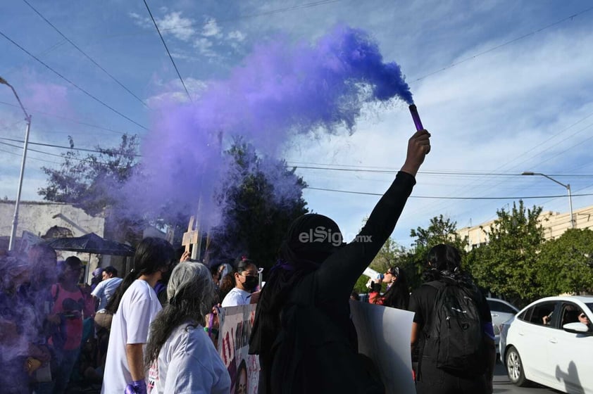 Cientos de mujeres se concentran en la Plaza Mayor de Torreón