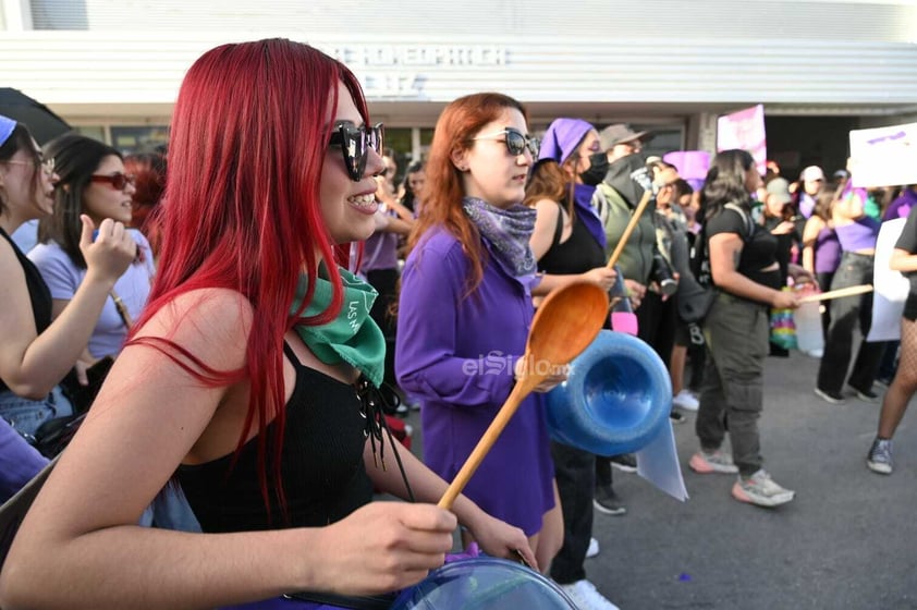 Cientos de mujeres se concentran en la Plaza Mayor de Torreón