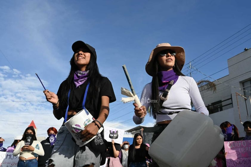 Cientos de mujeres se concentran en la Plaza Mayor de Torreón