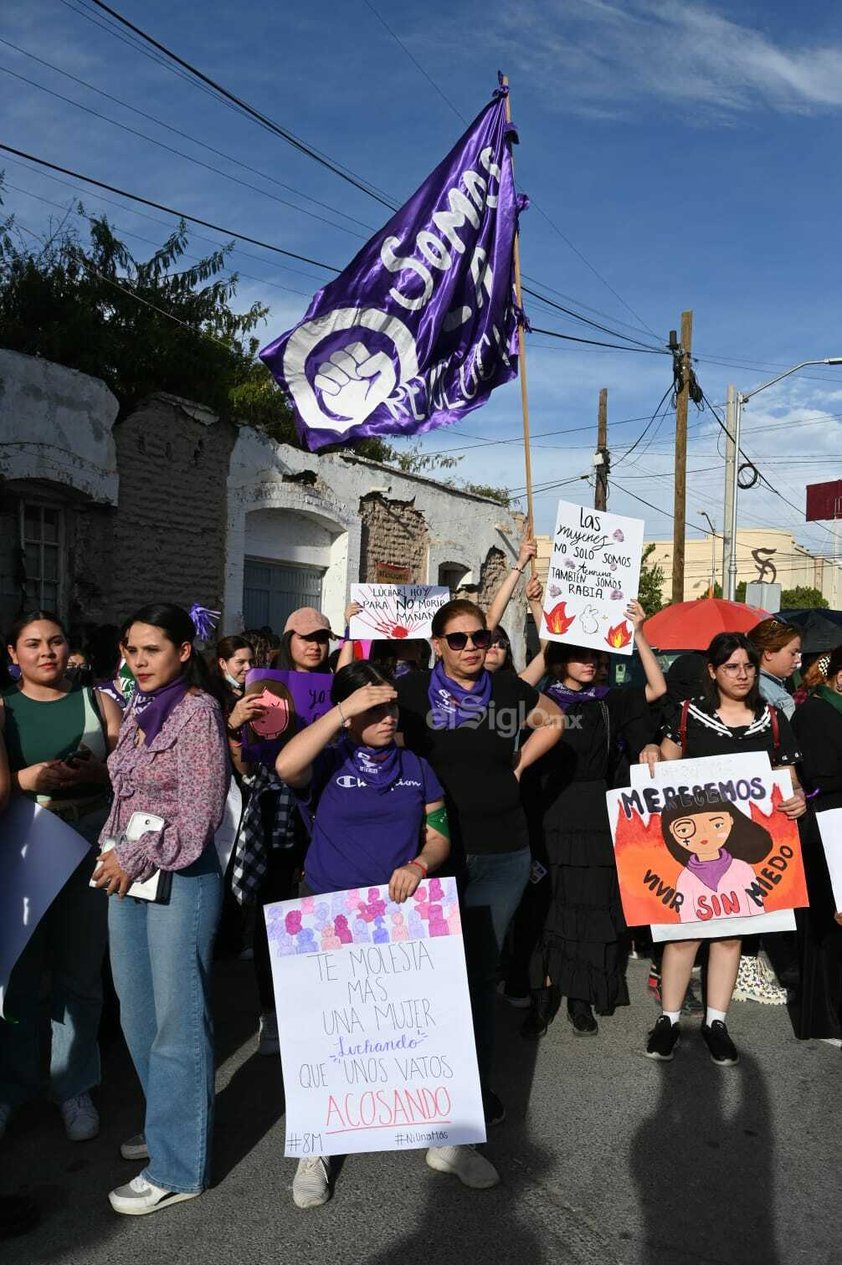 Cientos de mujeres se concentran en la Plaza Mayor de Torreón