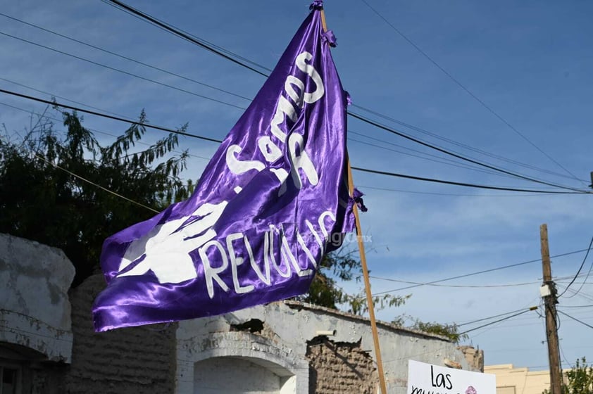 Cientos de mujeres se concentran en la Plaza Mayor de Torreón