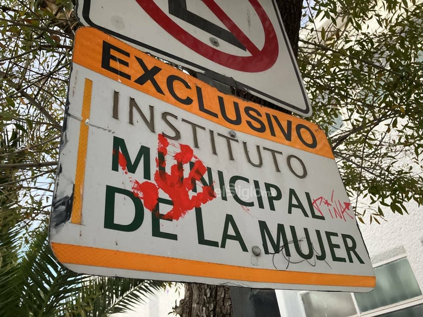 Cientos de mujeres se concentran en la Plaza Mayor de Torreón