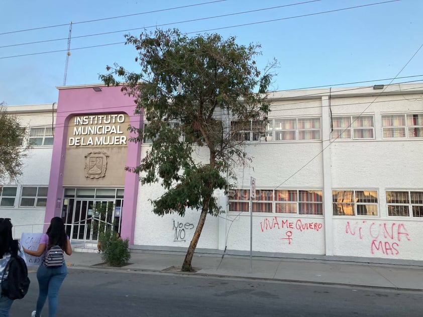 Cientos de mujeres se concentran en la Plaza Mayor de Torreón