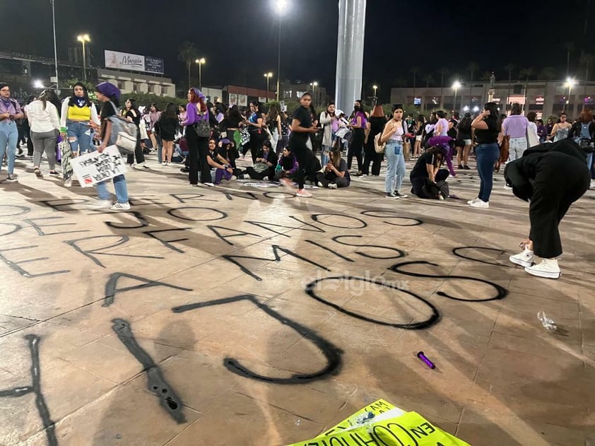 Cientos de mujeres se concentran en la Plaza Mayor de Torreón